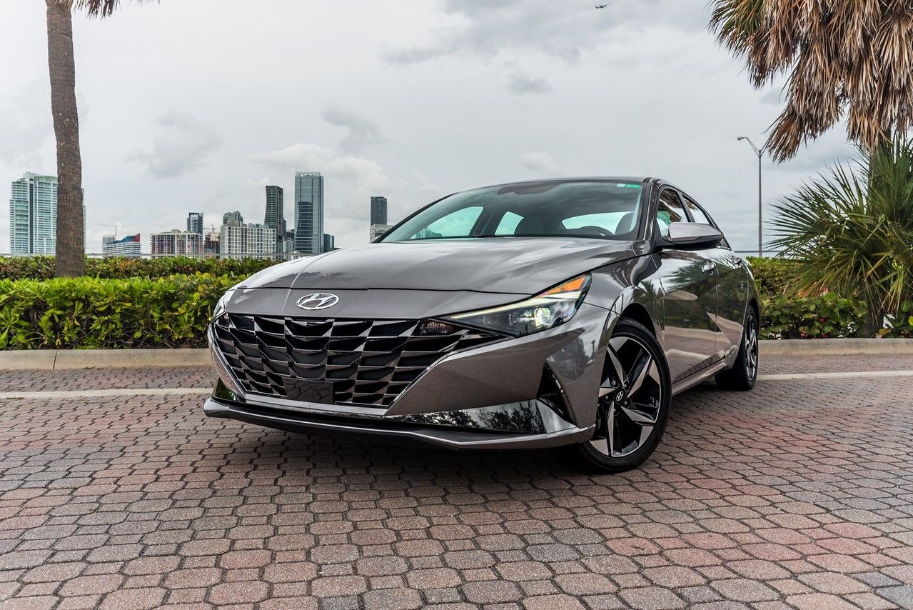 Hyundai Elantra - Imagem 1