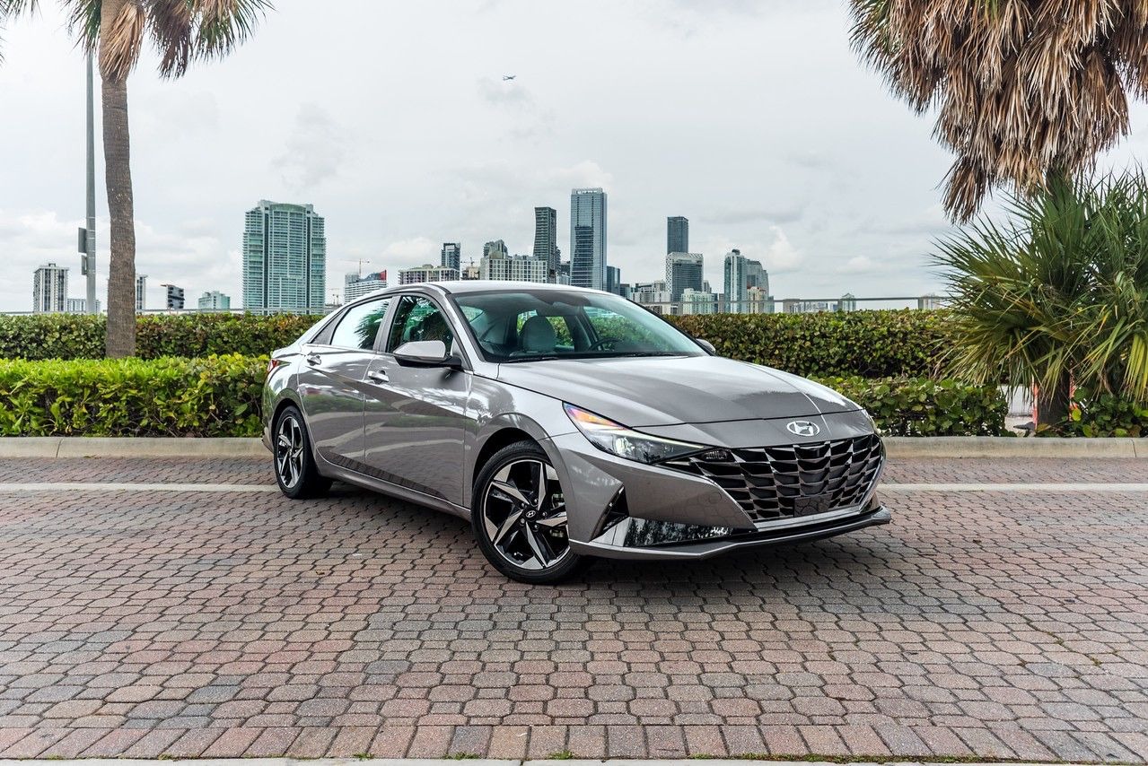 Hyundai Elantra - Imagem 2