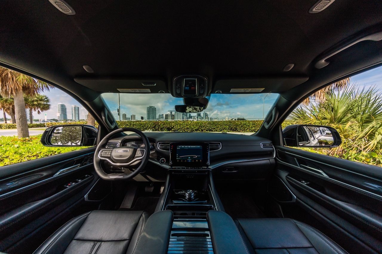 Jeep Wagoneer - Imagem extra 5