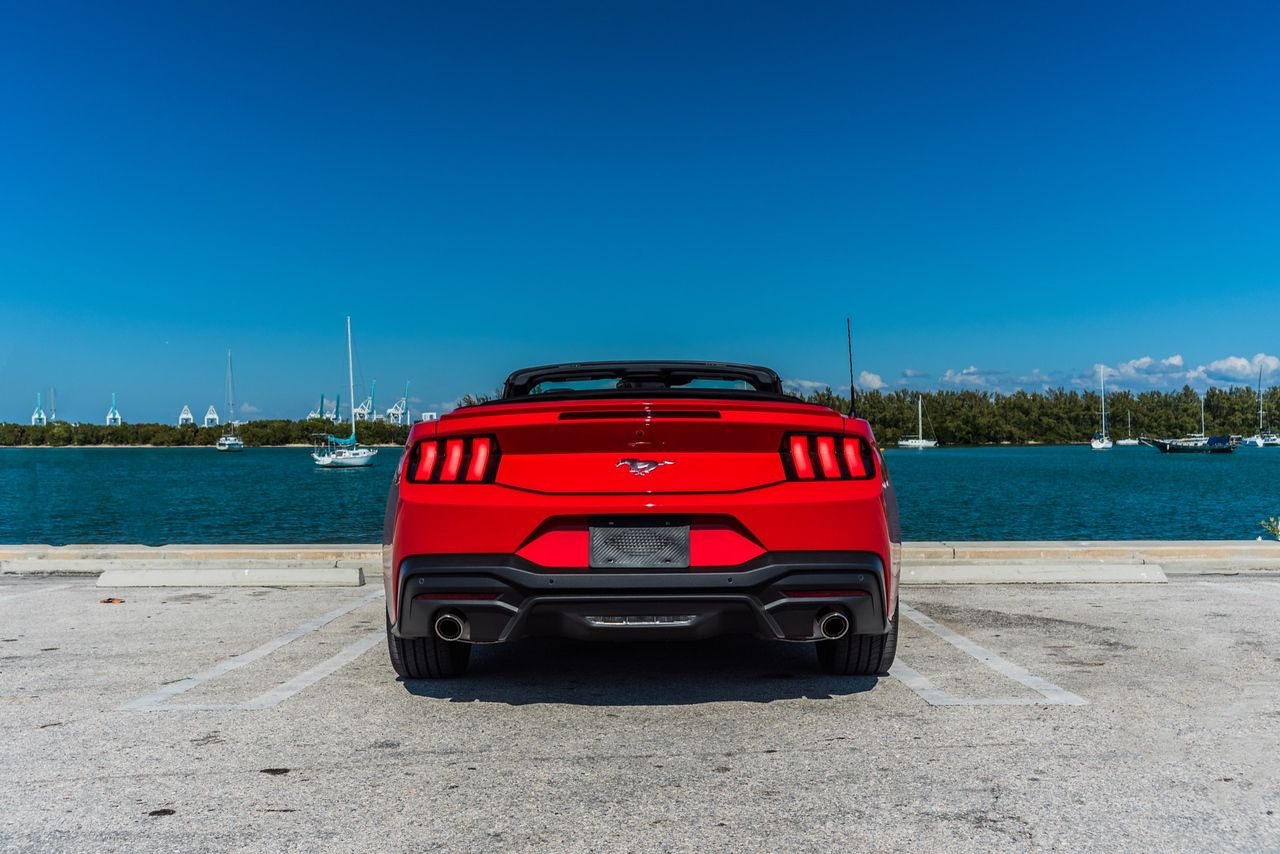 Ford Mustang - Imagem 2