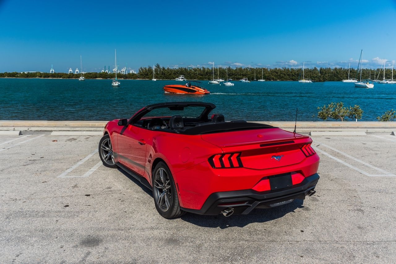 Ford Mustang - Imagem extra 6