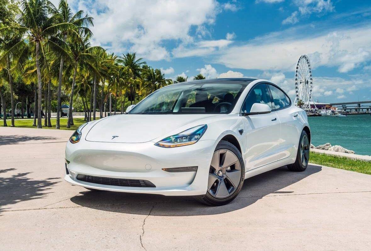 Tesla Model 3 - Imagem 2